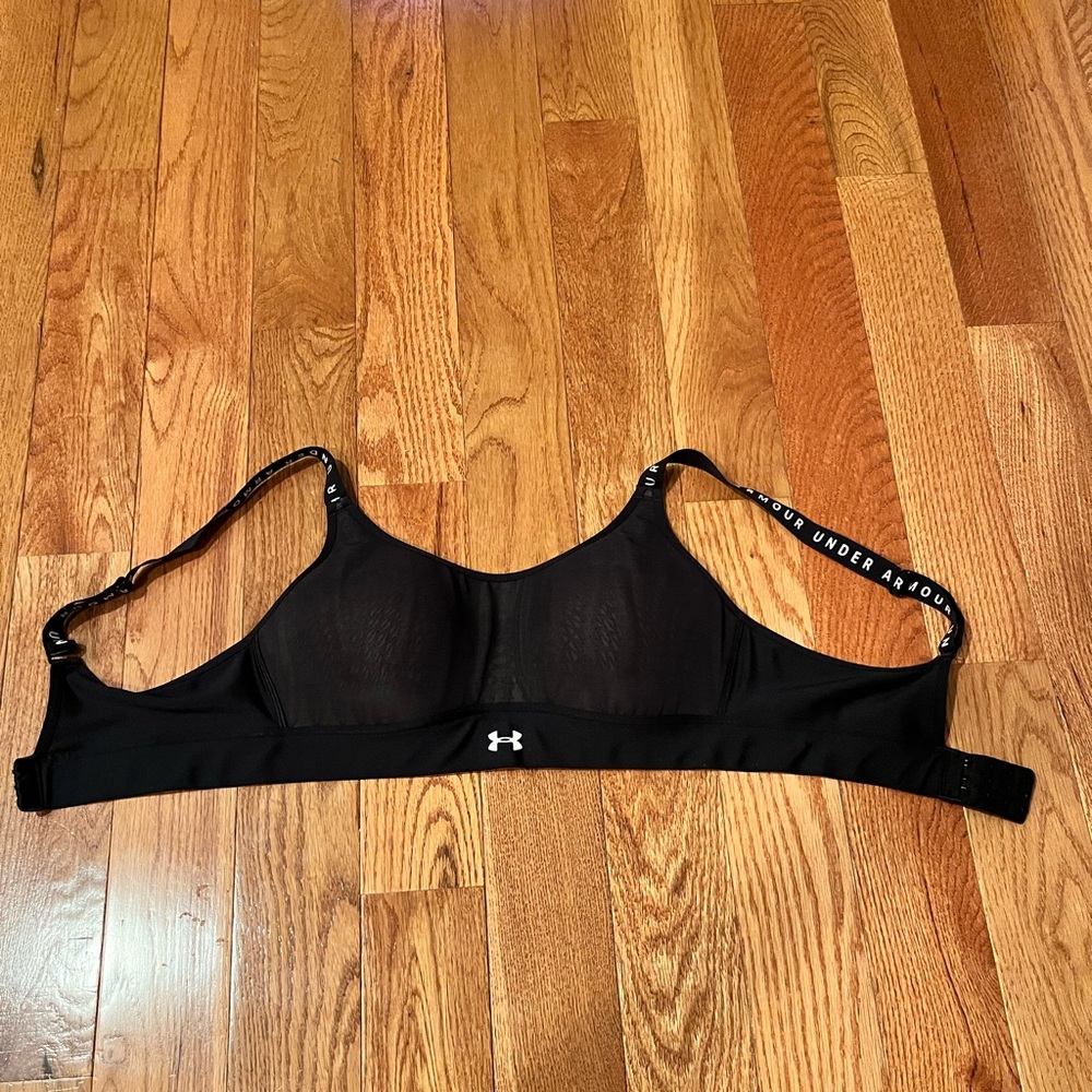 Medium black Under Armour sports bra